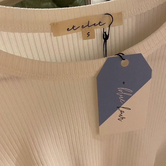 Ruched side white top - Picture 3 of 3